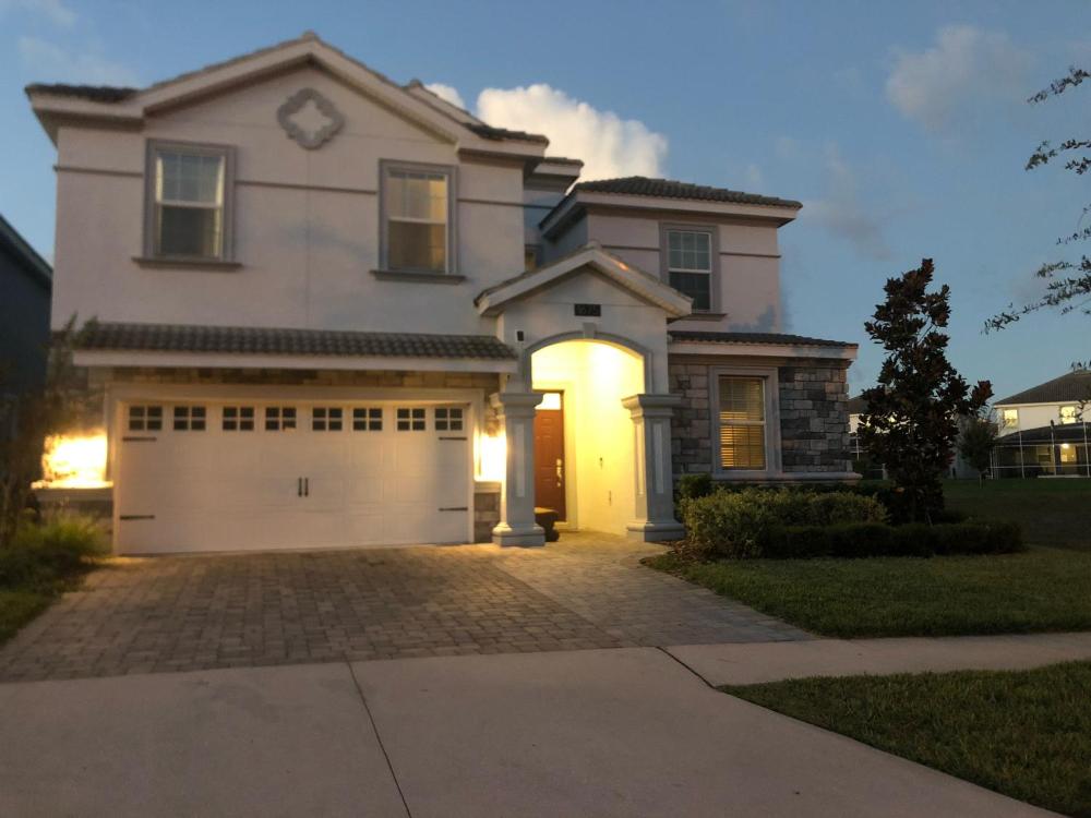 8 bedrooms, 5 bathrooms. Theater Room + Pool/Spa + WiFi